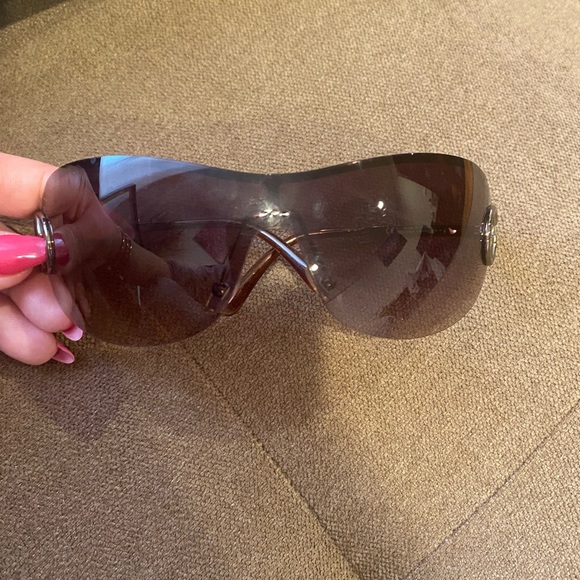 Preowned authentic Gucci sunglasses - Picture 1 of 5